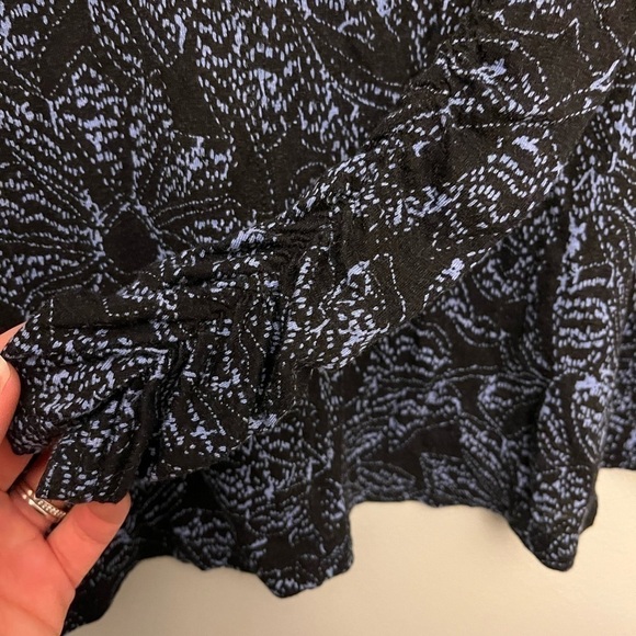 𝅺free People Lightweight Linen Blend T-shirt with Ruched Sleeves - Size Small - Picture 7 of 11